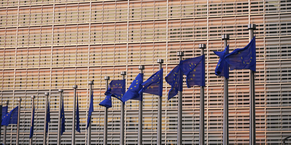 EU-flaggor utanf&ouml;r EU-kommissionens h&ouml;gkvarter i Bryssel i Belgien