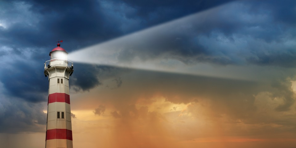 fyr som varnar för grund i havet